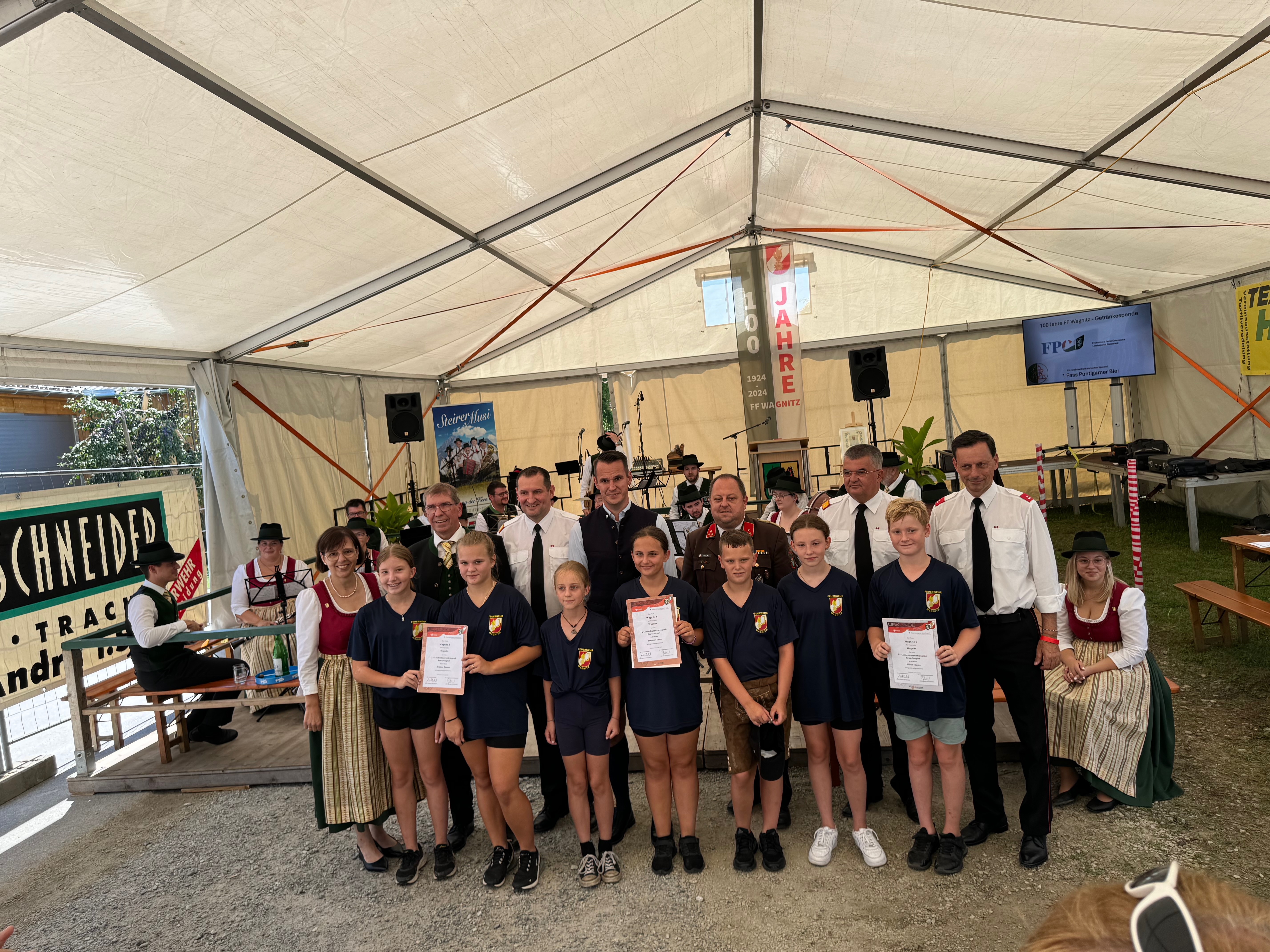 Teil 6 der Gruppenfoto der Jugend der Freiwilligen Feuerwehr Wagnitz
