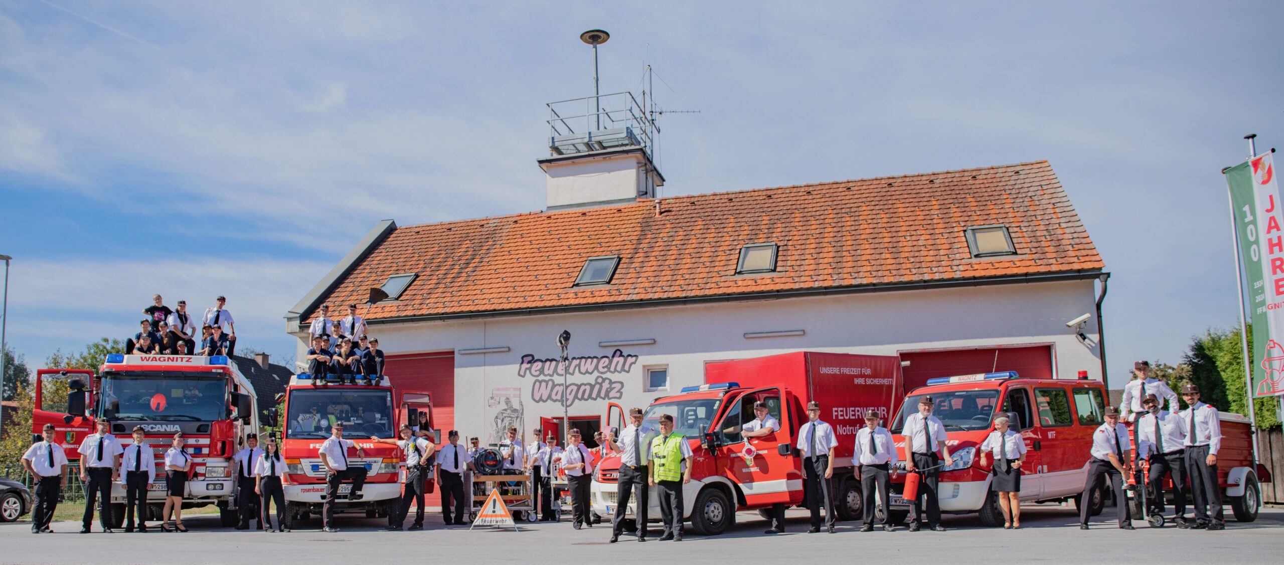 Weiteres Teamfoto der ganzen Mannschaft der Freiwilligen Feuerwehr Wagnitz